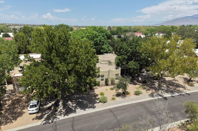 2805 Rio Orilla Lane NW, Albuquerque, NM 87120