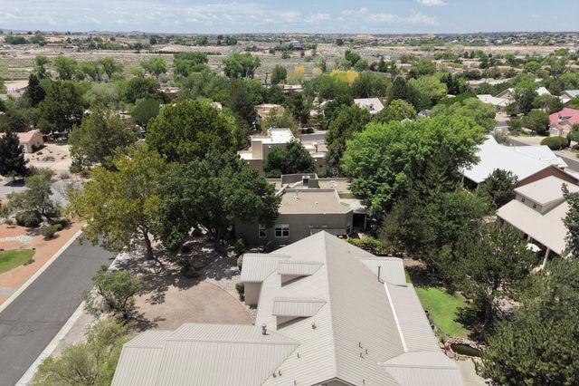 2805 Rio Orilla Lane NW, Albuquerque, NM 87120