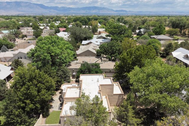 2805 Rio Orilla Lane NW, Albuquerque, NM 87120