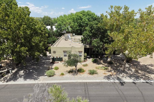 2805 Rio Orilla Lane NW, Albuquerque, NM 87120