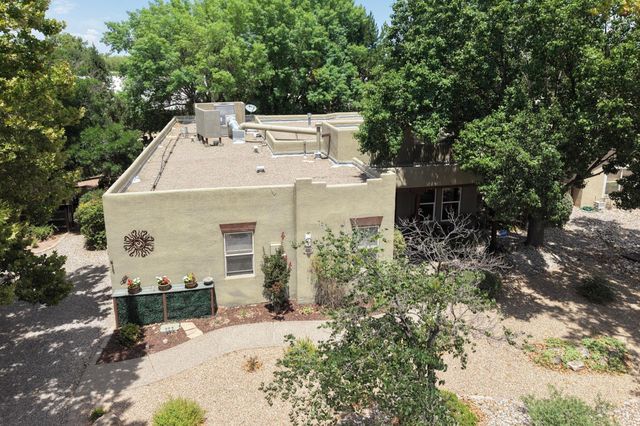 2805 Rio Orilla Lane NW, Albuquerque, NM 87120
