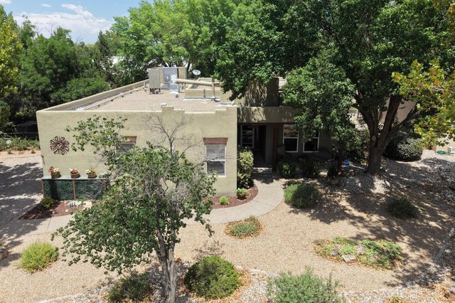 2805 Rio Orilla Lane NW, Albuquerque, NM 87120