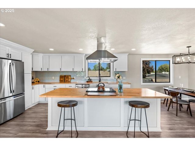630 S 2ND Ct, Cornelius, OR 97113