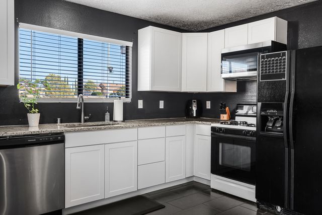 10419 Arroyo Crest Drive NW, Albuquerque, NM 87114