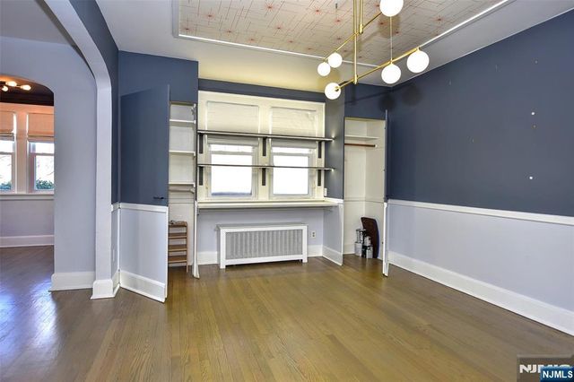 12-64 Burbank Street, Fair Lawn, NJ 07410