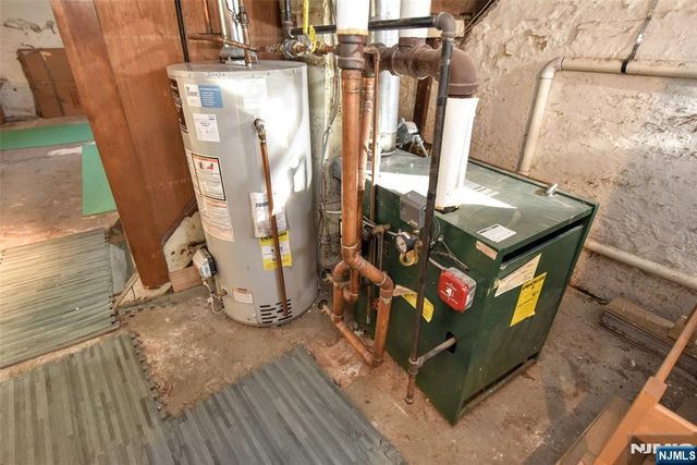 12-64 Burbank Street, Fair Lawn, NJ 07410