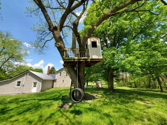 3151 E Bacon Road, Hillsdale, MI 49242