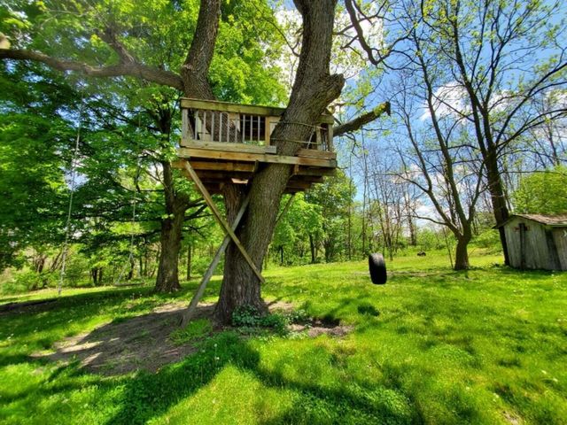 3151 E Bacon Road, Hillsdale, MI 49242