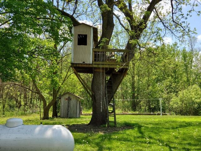 3151 E Bacon Road, Hillsdale, MI 49242