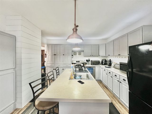 3151 E Bacon Road, Hillsdale, MI 49242