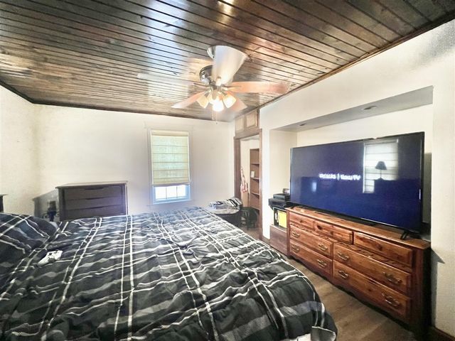 3151 E Bacon Road, Hillsdale, MI 49242