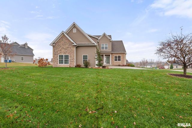27 Blackstone Circle, Le Claire, IA 52753