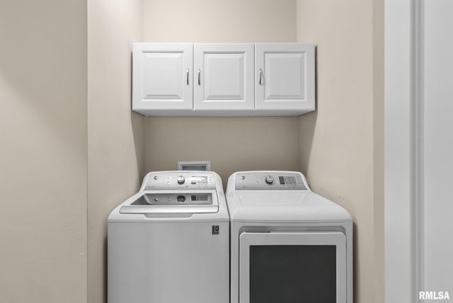 27 Blackstone Circle, Le Claire, IA 52753