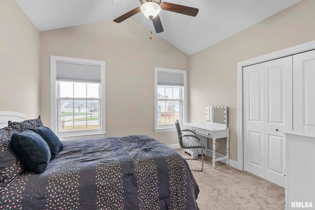 27 Blackstone Circle, Le Claire, IA 52753