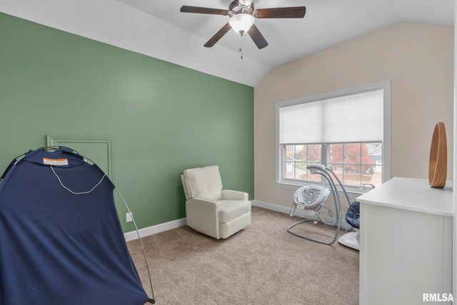 27 Blackstone Circle, Le Claire, IA 52753