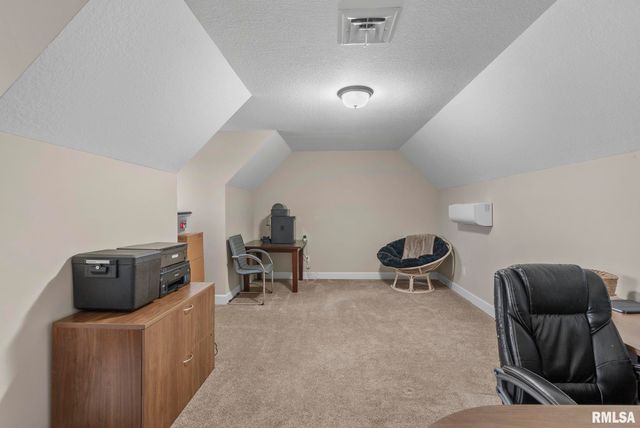 27 Blackstone Circle, Le Claire, IA 52753