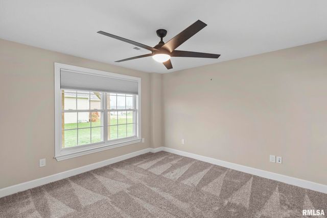 27 Blackstone Circle, Le Claire, IA 52753