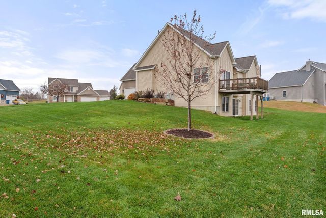 27 Blackstone Circle, Le Claire, IA 52753