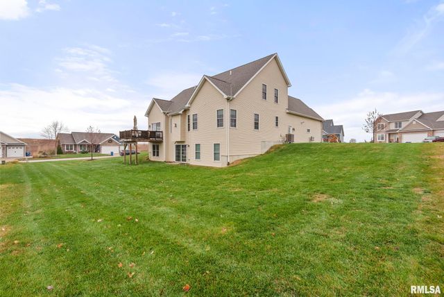 27 Blackstone Circle, Le Claire, IA 52753
