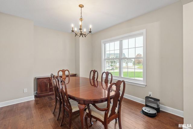 27 Blackstone Circle, Le Claire, IA 52753