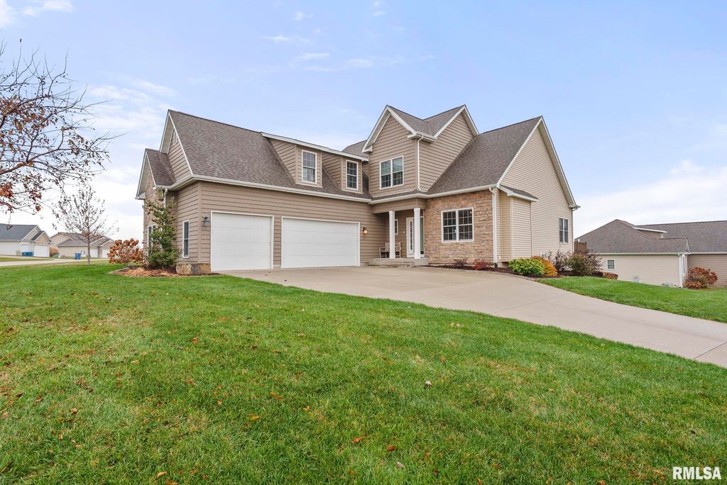 27 Blackstone Circle, Le Claire, IA 52753