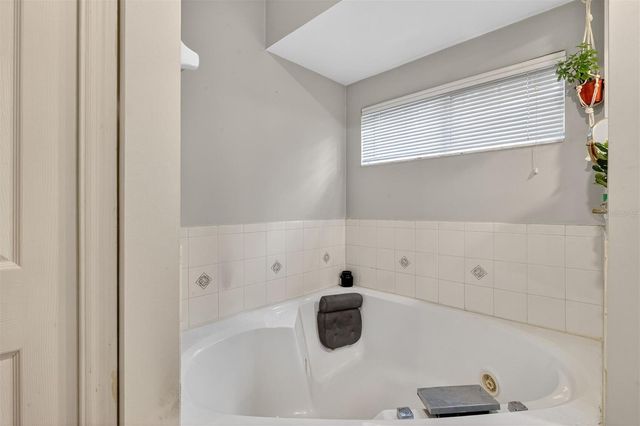 305 NW 28TH STREET, Gainesville, FL 32607