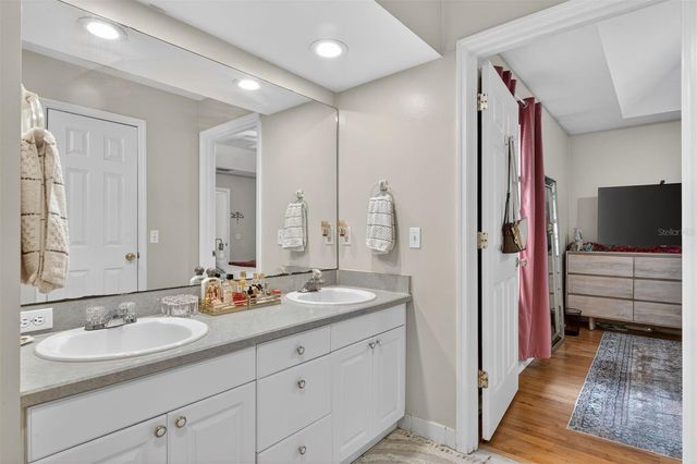 305 NW 28TH STREET, Gainesville, FL 32607