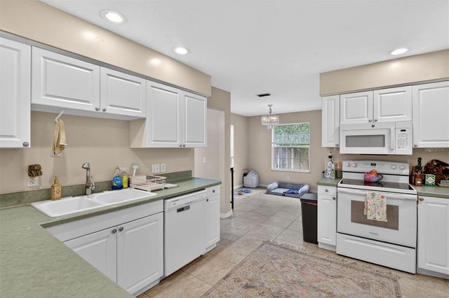 305 NW 28TH STREET, Gainesville, FL 32607