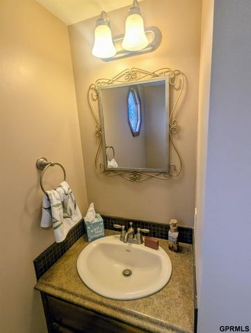 6111 Tennyson Circle, Lincoln, NE 68516