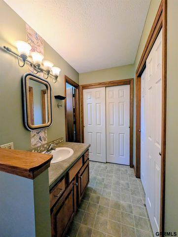 6111 Tennyson Circle, Lincoln, NE 68516