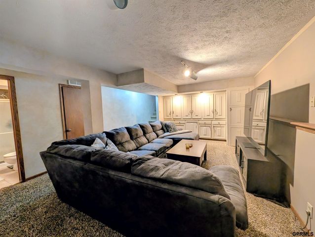 6111 Tennyson Circle, Lincoln, NE 68516