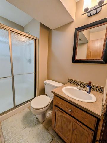 6111 Tennyson Circle, Lincoln, NE 68516