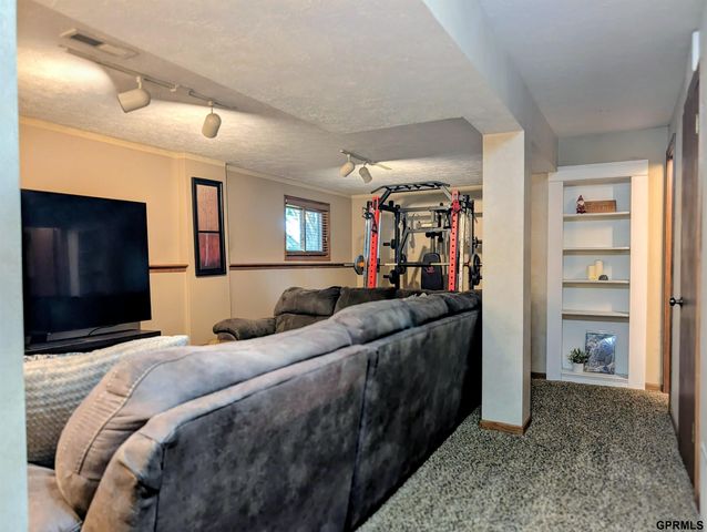 6111 Tennyson Circle, Lincoln, NE 68516