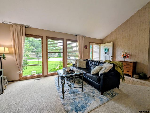 6111 Tennyson Circle, Lincoln, NE 68516