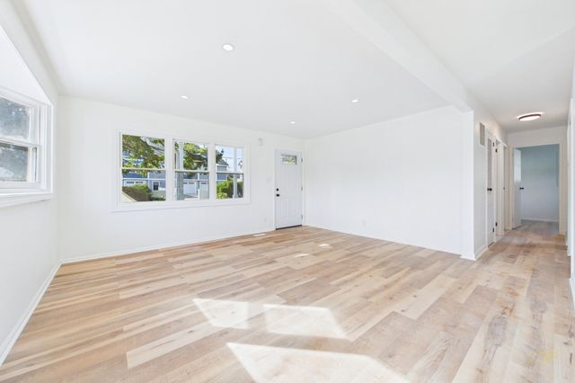 46 Brock Ave, New Bedford, MA 02744
