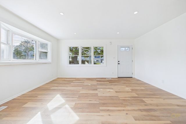 46 Brock Ave, New Bedford, MA 02744