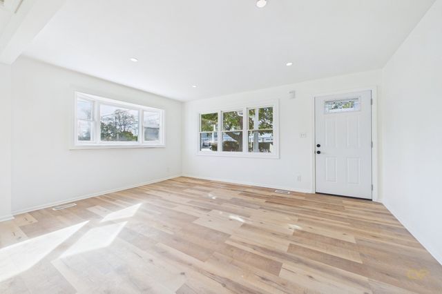 46 Brock Ave, New Bedford, MA 02744