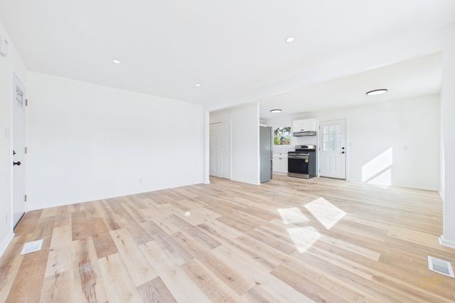 46 Brock Ave, New Bedford, MA 02744