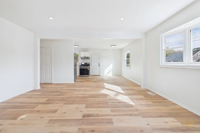 46 Brock Ave, New Bedford, MA 02744