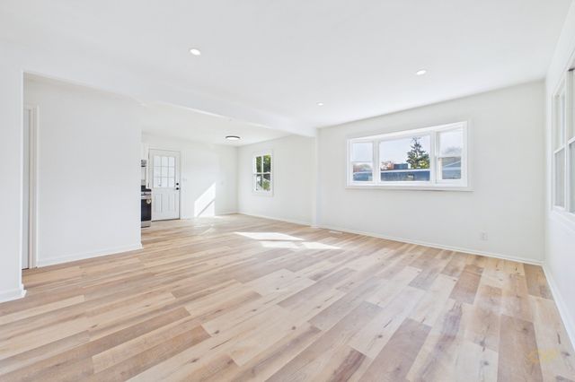 46 Brock Ave, New Bedford, MA 02744