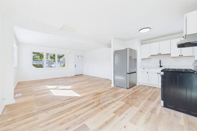 46 Brock Ave, New Bedford, MA 02744