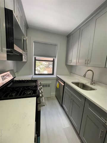 118-60 METROPOLITAN Avenue 2 I, Kew Gardens, NY 11415