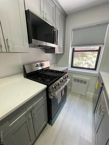 118-60 METROPOLITAN Avenue 2 I, Kew Gardens, NY 11415