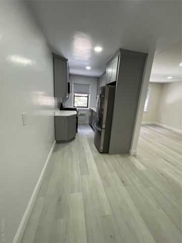 118-60 METROPOLITAN Avenue 2 I, Kew Gardens, NY 11415