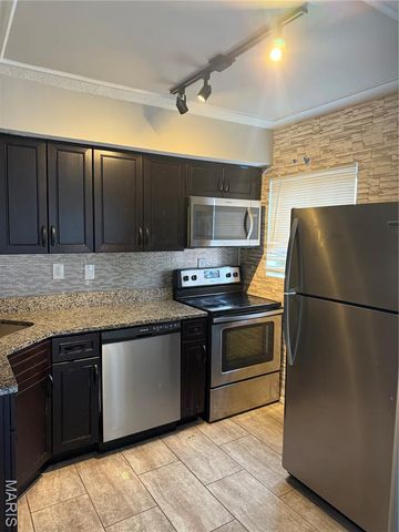 124 Carmel Woods, Ellisville, MO 63021