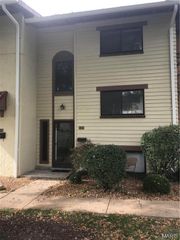 124 Carmel Woods, Ellisville, MO 63021