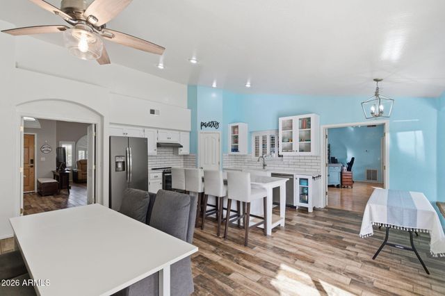 823 N HILL Circle, Mesa, AZ 85203