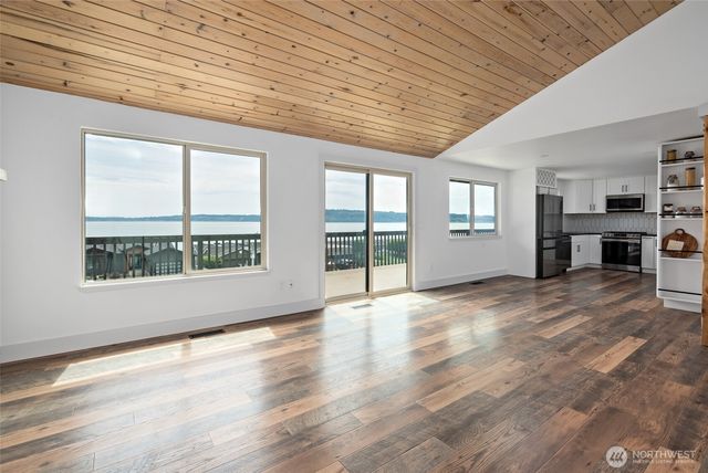 2123 Stoney Beach Lane, Oak Harbor, WA 98277