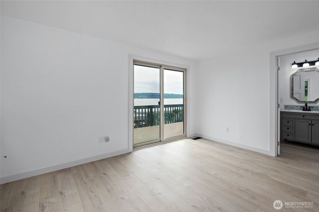 2123 Stoney Beach Lane, Oak Harbor, WA 98277