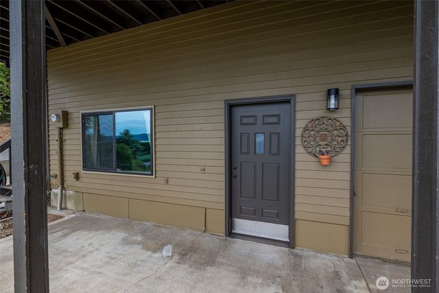 2123 Stoney Beach Lane, Oak Harbor, WA 98277